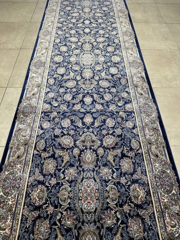 Ковровая дорожка Valentis короткий ворс, вискоза, шелк, 80 см x 5.5 м