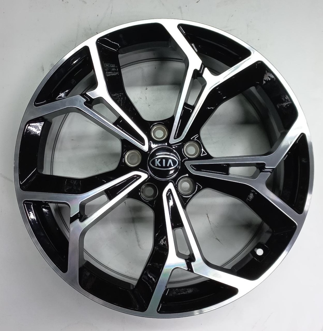Huyndai 5963 7.5x19/5x114.3 D67.1 ET50 черный, серебристый