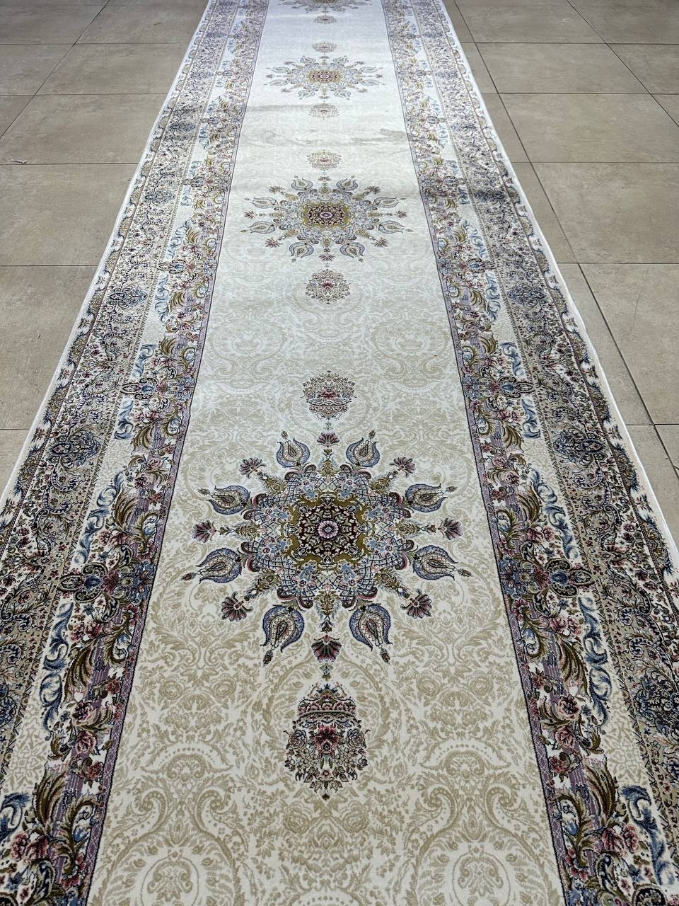 Ковровая дорожка Valentis короткий ворс, вискоза, шелк, 80 см x 6.5 м