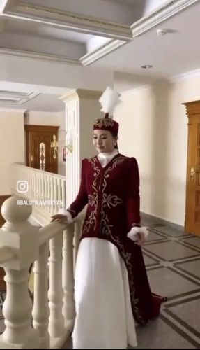 Национальный костюм Balgyn Amirkhan Couture бордовый
