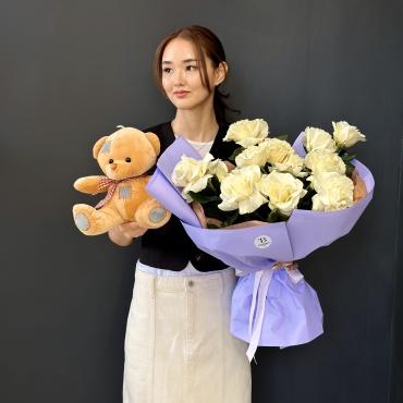 Top Buket flowers моно-букет с игрушкой роза 15 шт 50 см