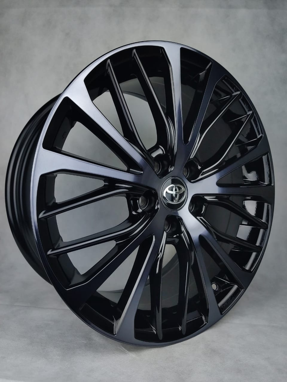 Toyota 5311 CAM70 8x18/5x114.3 D60.1 ET45 черный, графит