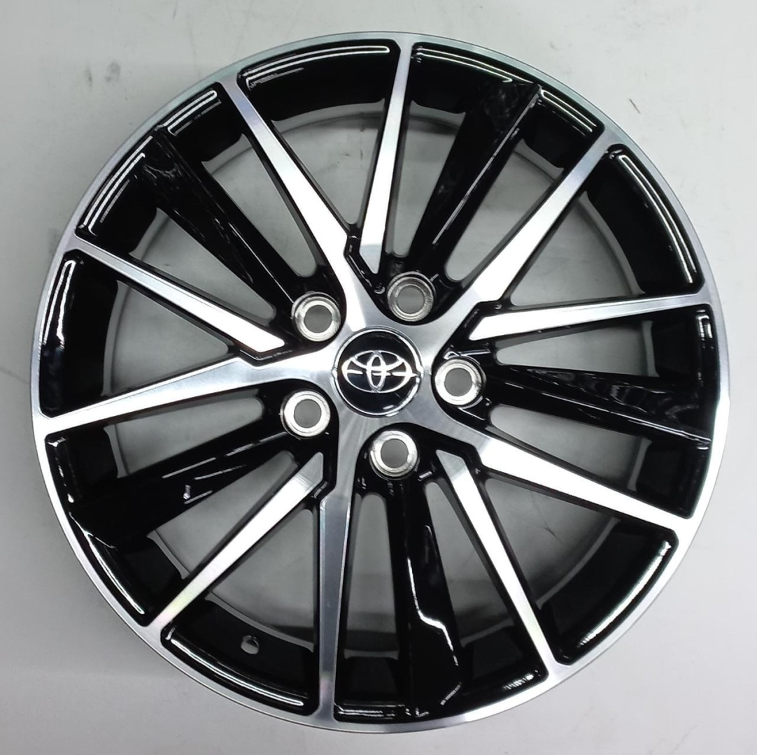 Toyota E634 7x17/5x114.3 D60.1 ET45 черный, серебристый