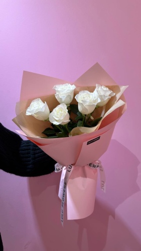LULU flowers моно-букет в оформлении роза 5 шт 50 см