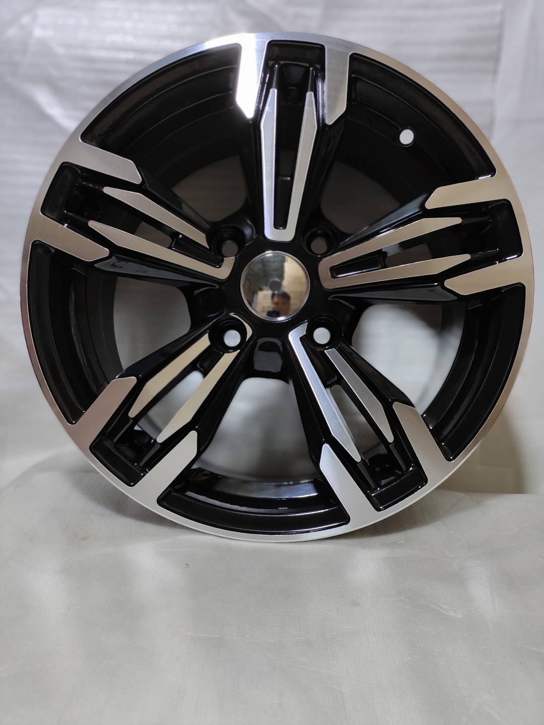 BW B1052 6.5x15/4x114.3 D67.1 ET35 черный, серебристый