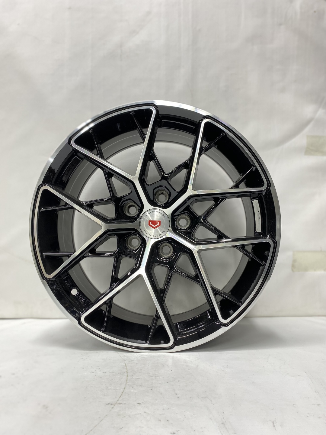 HRE 816 7.5x17/5x114.3 D73.1 ET35 черный, серебристый