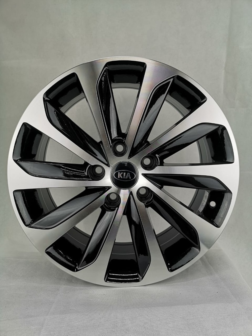 DNS BK 214-66 7x17/5x114.3 D67.1 ET45 черный, серебристый
