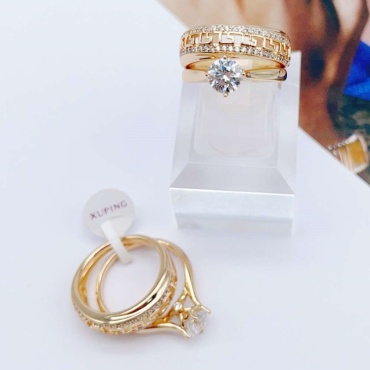 Кольцо Xuping Jewelry размер 17 ювелирный сплав, медицинское золото, кристаллы Swarovski, фианит