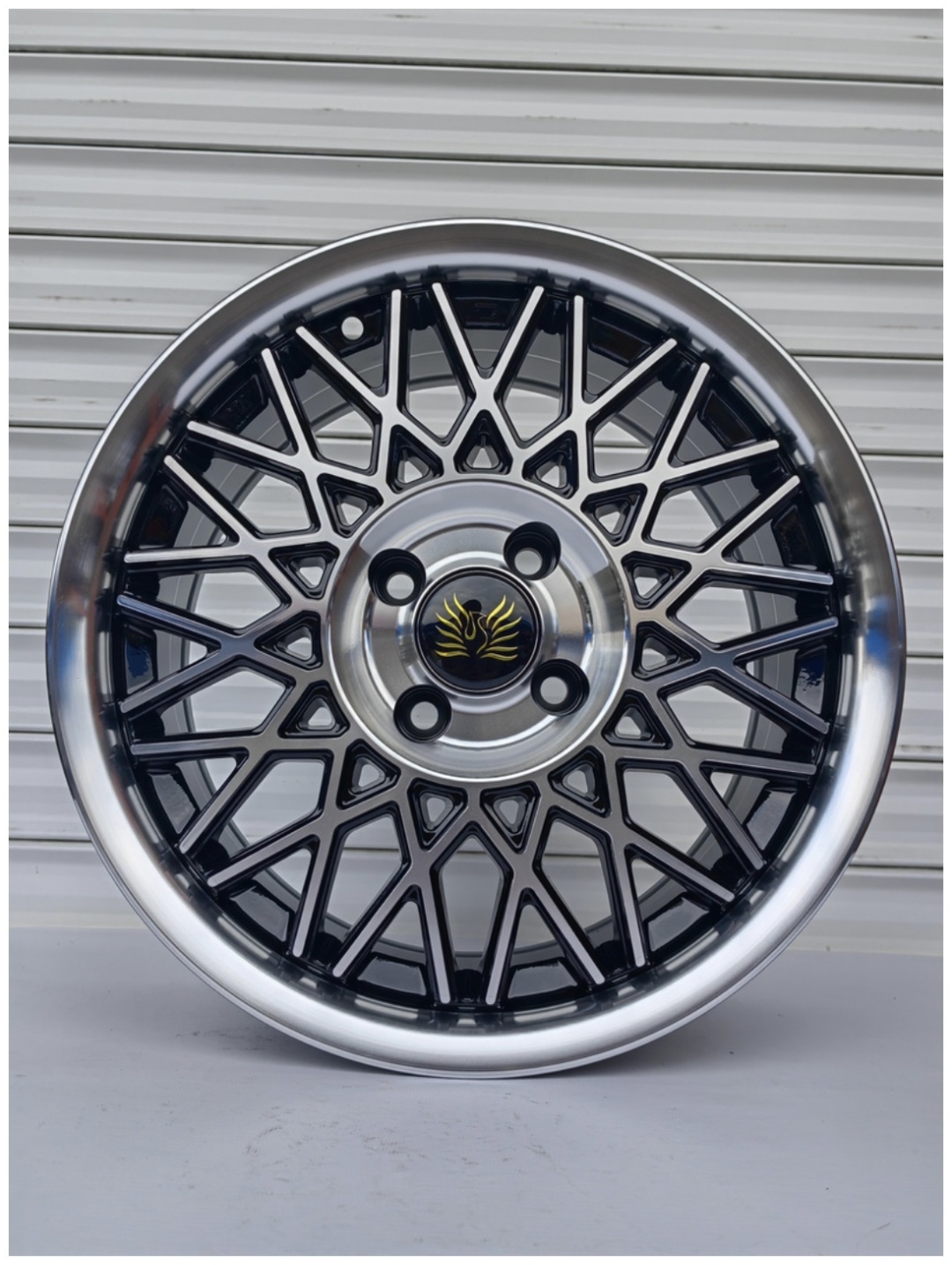 SSM 087 6.5x15/4x100 D67.1 ET35 черный, серебристый