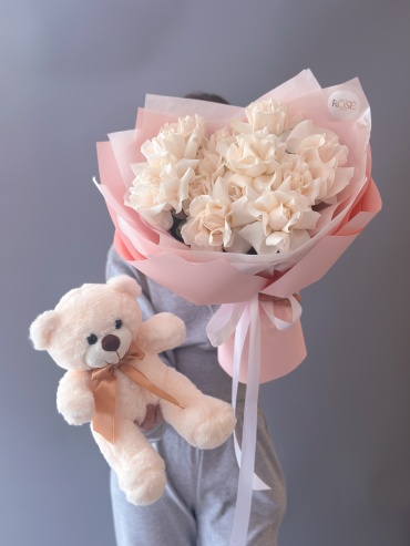 Rose For Us моно-букет с игрушкой роза 13 шт 60 см