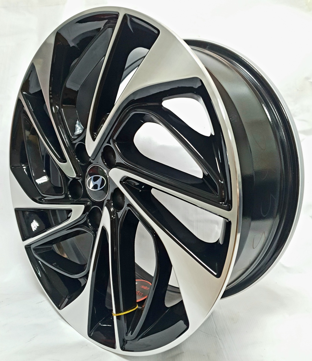 Hyundai ВК5518 7.5x19/5x114.3 D67.1 ET51 черный
