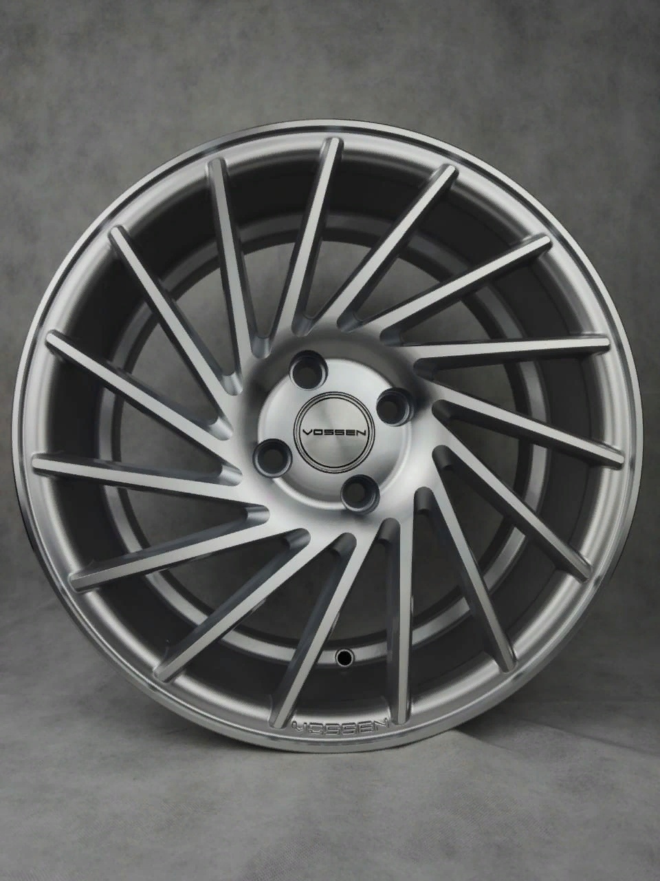 Vossen CVT2 7x16/4x100 D67 ET35 серебристый