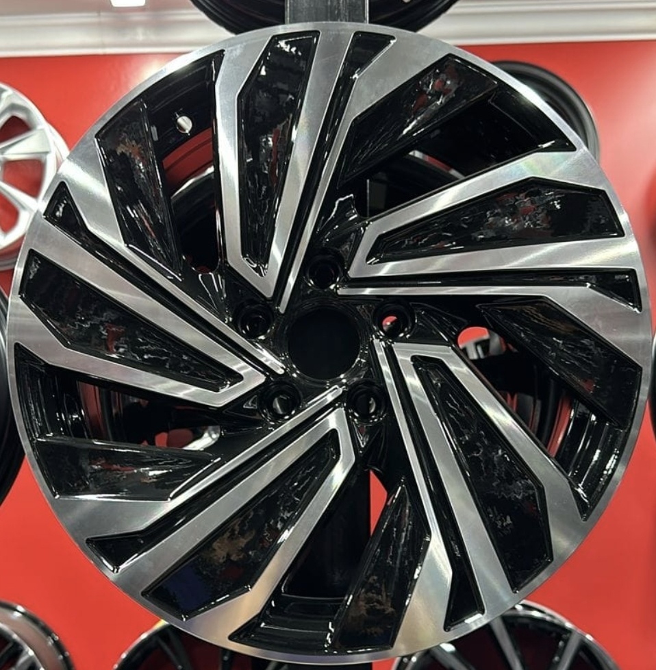 Volkswagen Ttt 7x17/5x112 D57.1 ET35 4 диска черный, серебристый
