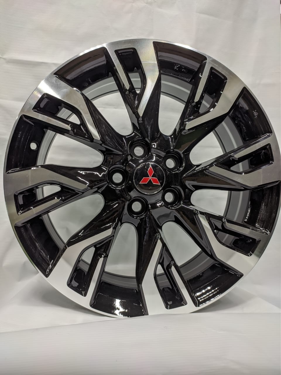 Replica jt8041 7x18/5x114.3 D67.1 ET38 черный, серебристый