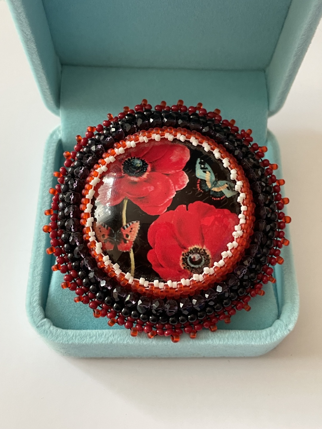 Брошь Accessories бижутерный сплав, искусственная кожа, бисер