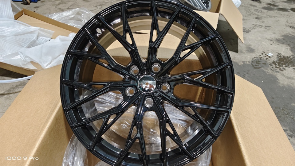 HRE 013AA 8x18/5x112 D66.6 ET35 4 диска черный