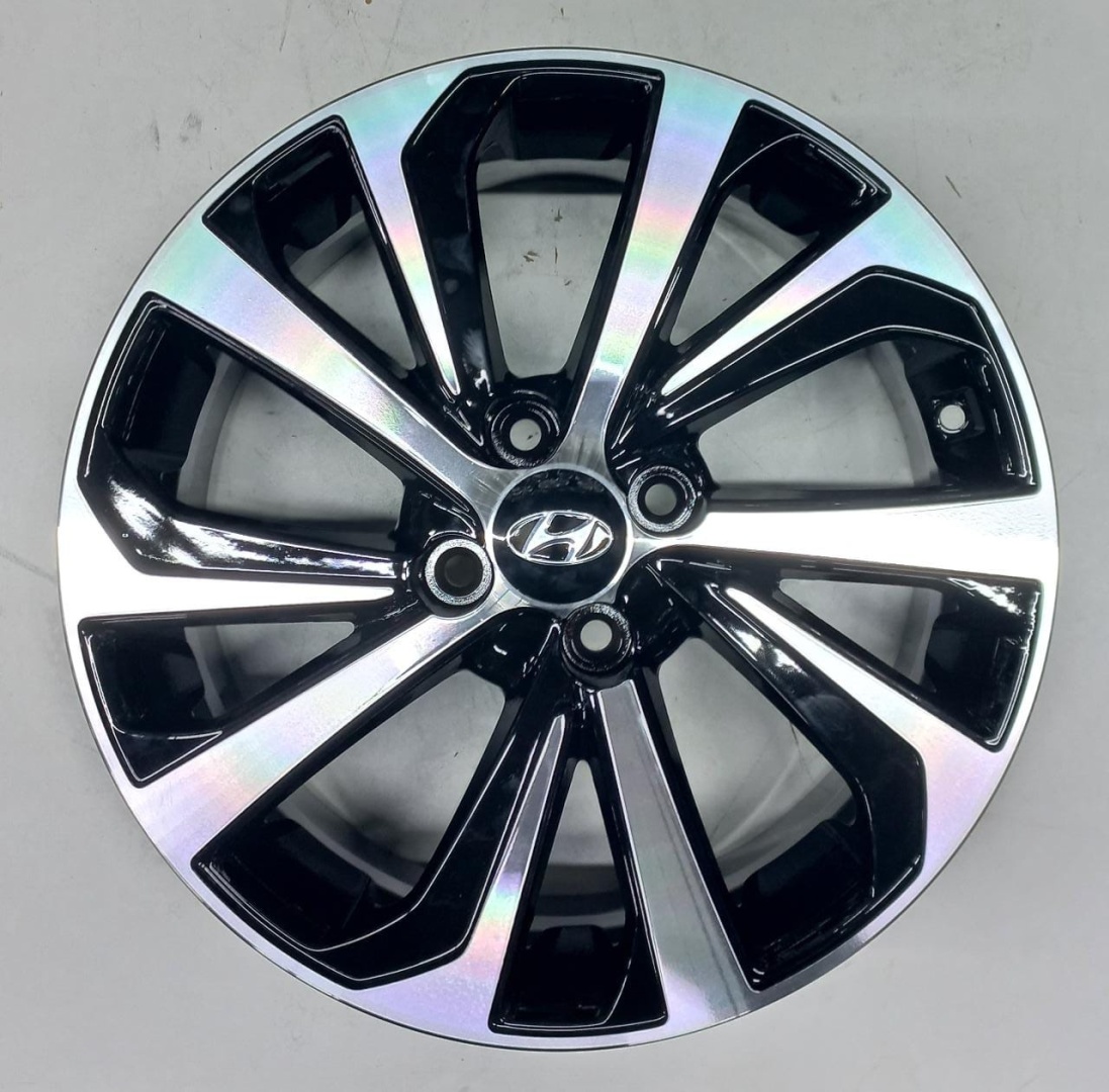 Hyundai 009 6.5x16/4x100 D67.1 ET45 черный, серебристый