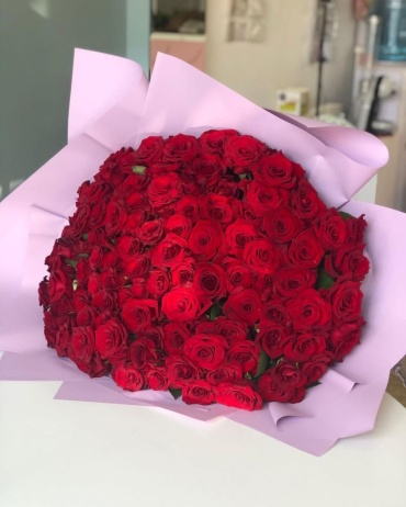Bestflowers моно-букет в оформлении роза 101 шт 50 см