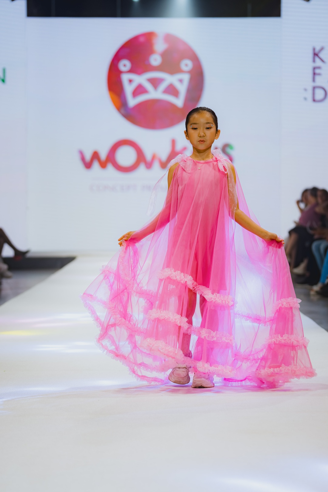 Нарядное платье WOW KIDS розовый