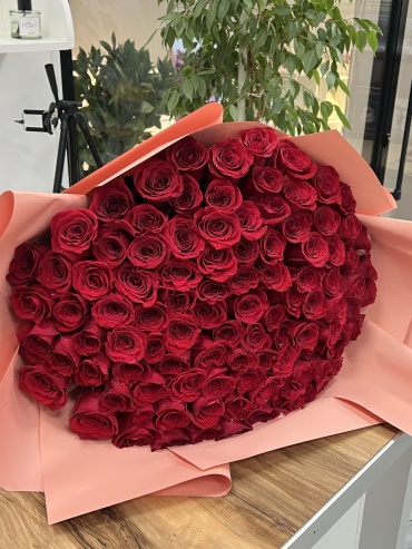 Flowers Center Astana моно-букет с открыткой роза 101 шт 60 см