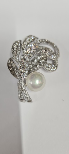 Брошь Aitaji бижутерный сплав, жемчуг, кристаллы Swarovski