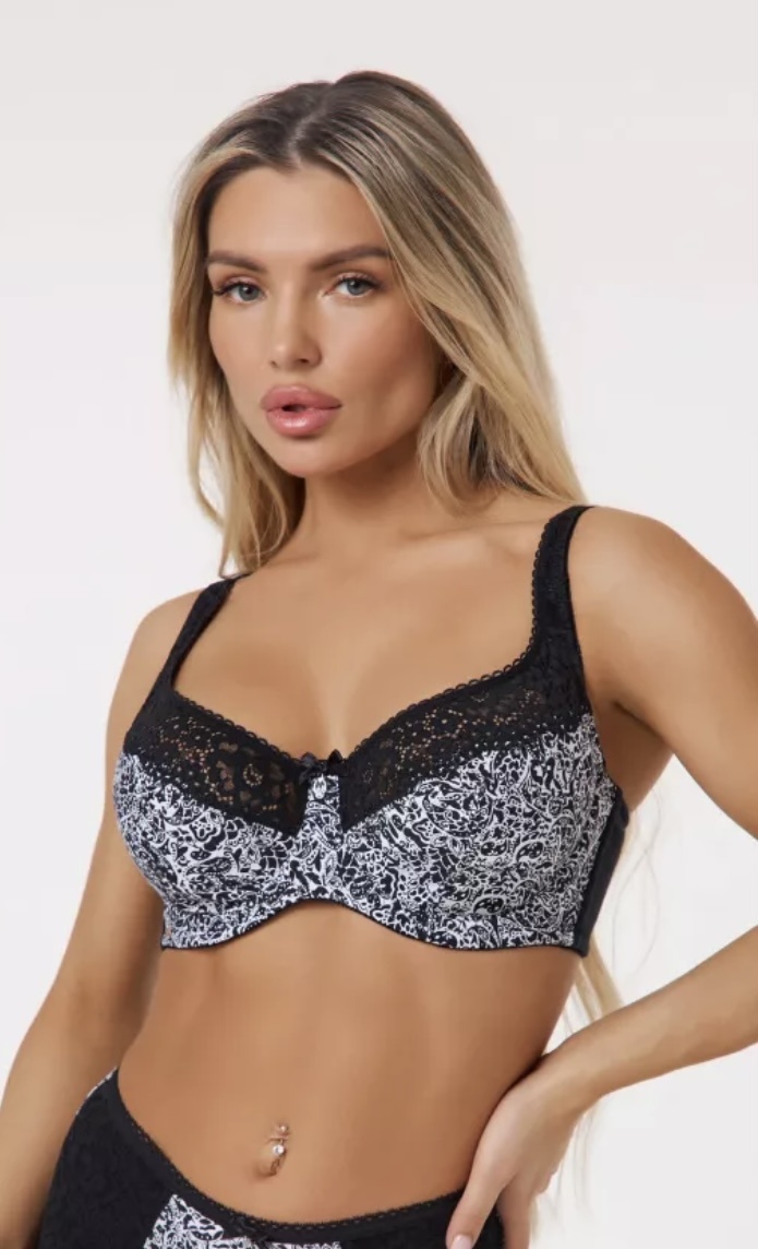 Sexisat теледидары Әйел ер адамды масқаралап, күлді (порно видео)