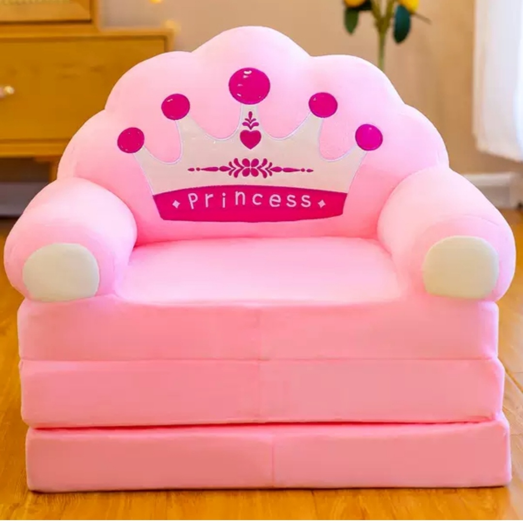 Розовый диван с принцессами