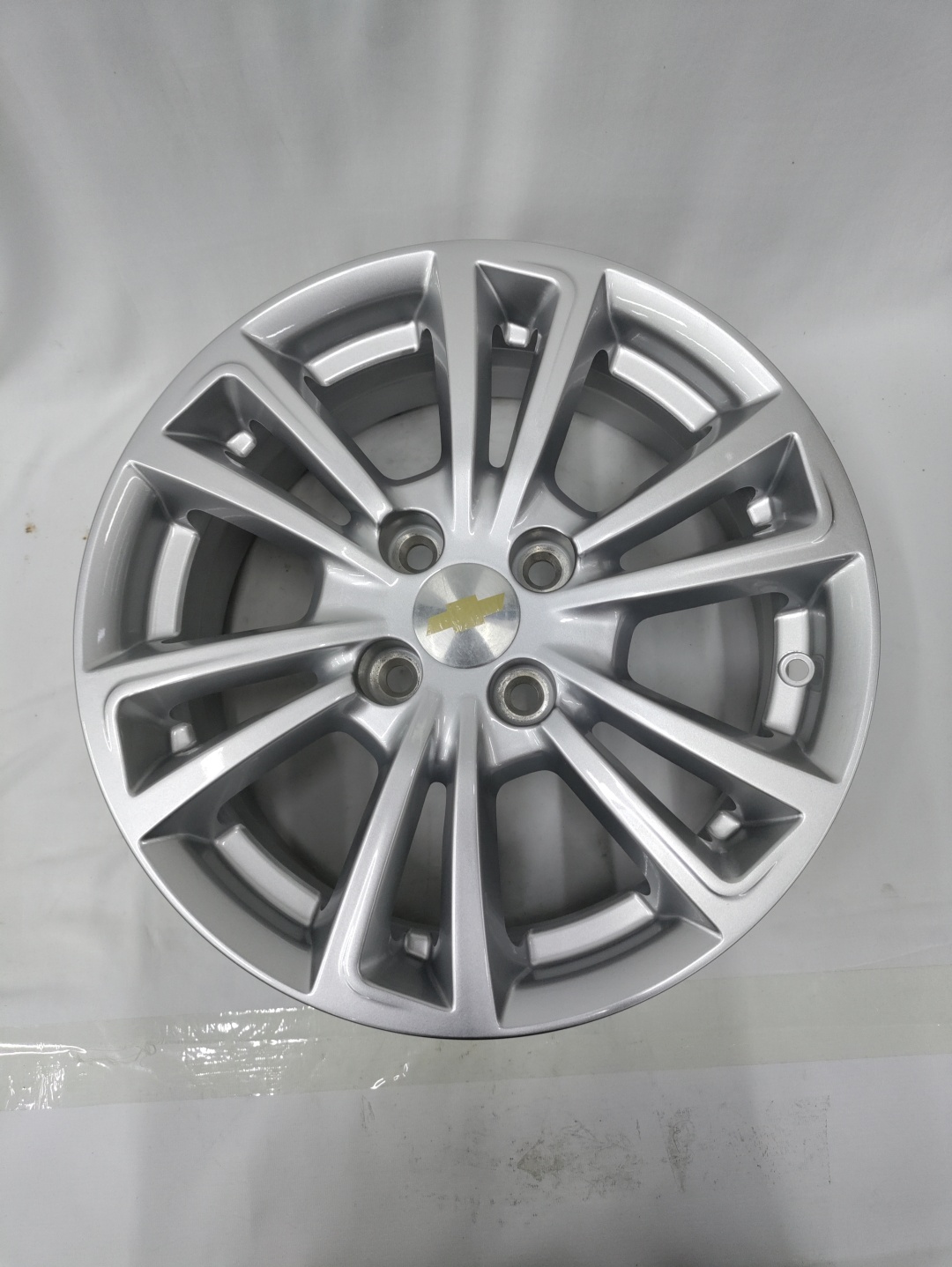 LKN 1095 6x15/4x100 D56.6 ET39 серебристый
