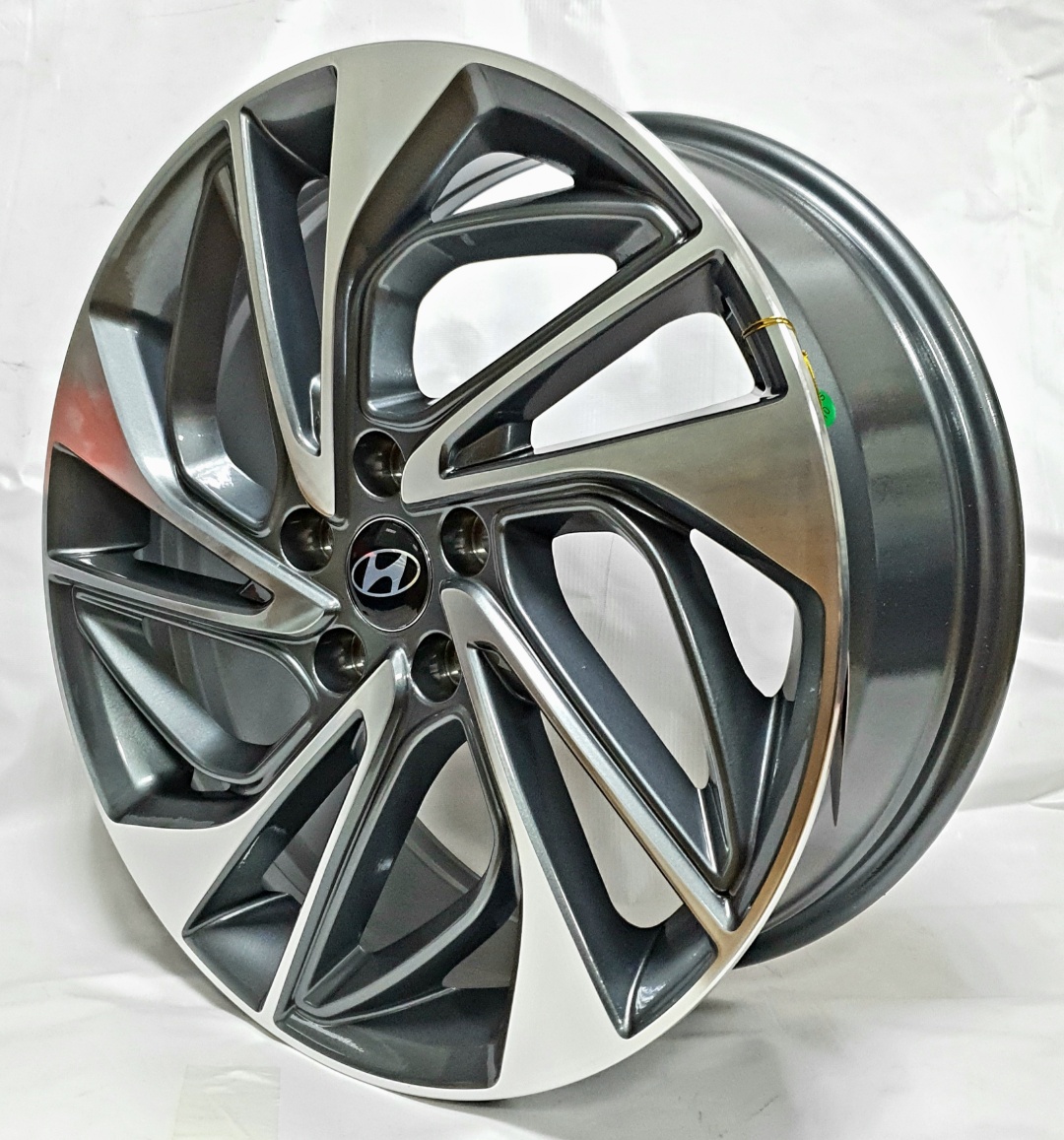 Hyundai ВK5518 7.5x19/5x114.3 D67.1 ET51 графит
