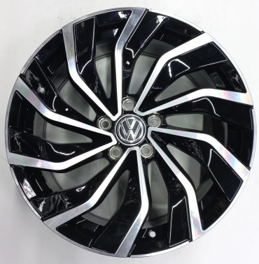 Volkswagen 5780 8x18/5x112 D57.1 ET45 4 диска черный, серебристый