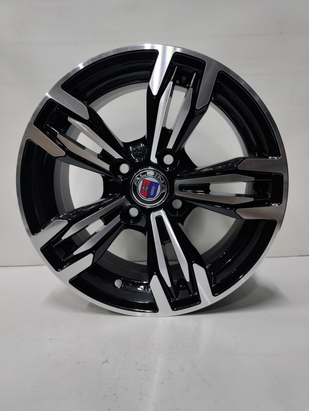 LKN 2345 6x14/4x100 D67.1 ET35 черный, серебристый