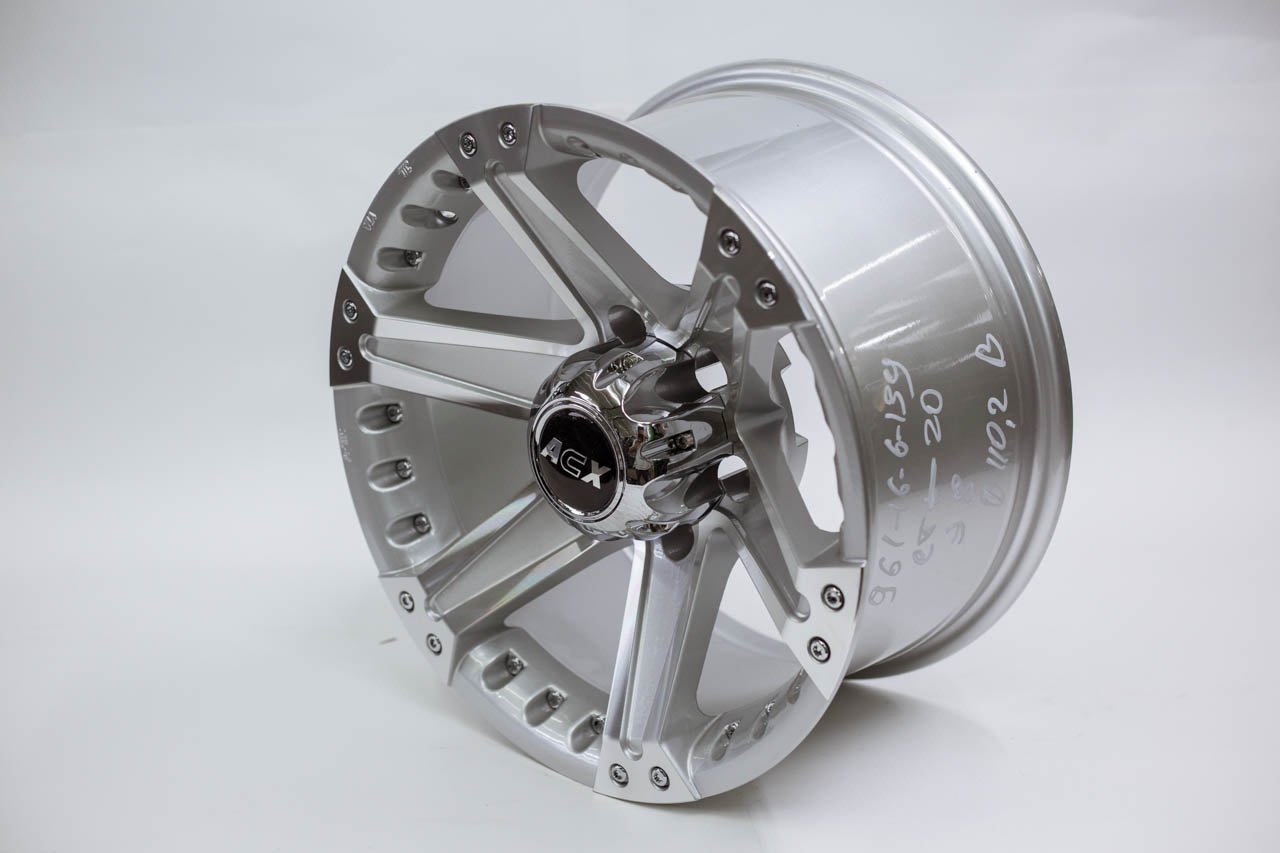 RNO 961 8x16/6x139.7 D110.2 ET-20 серебристый