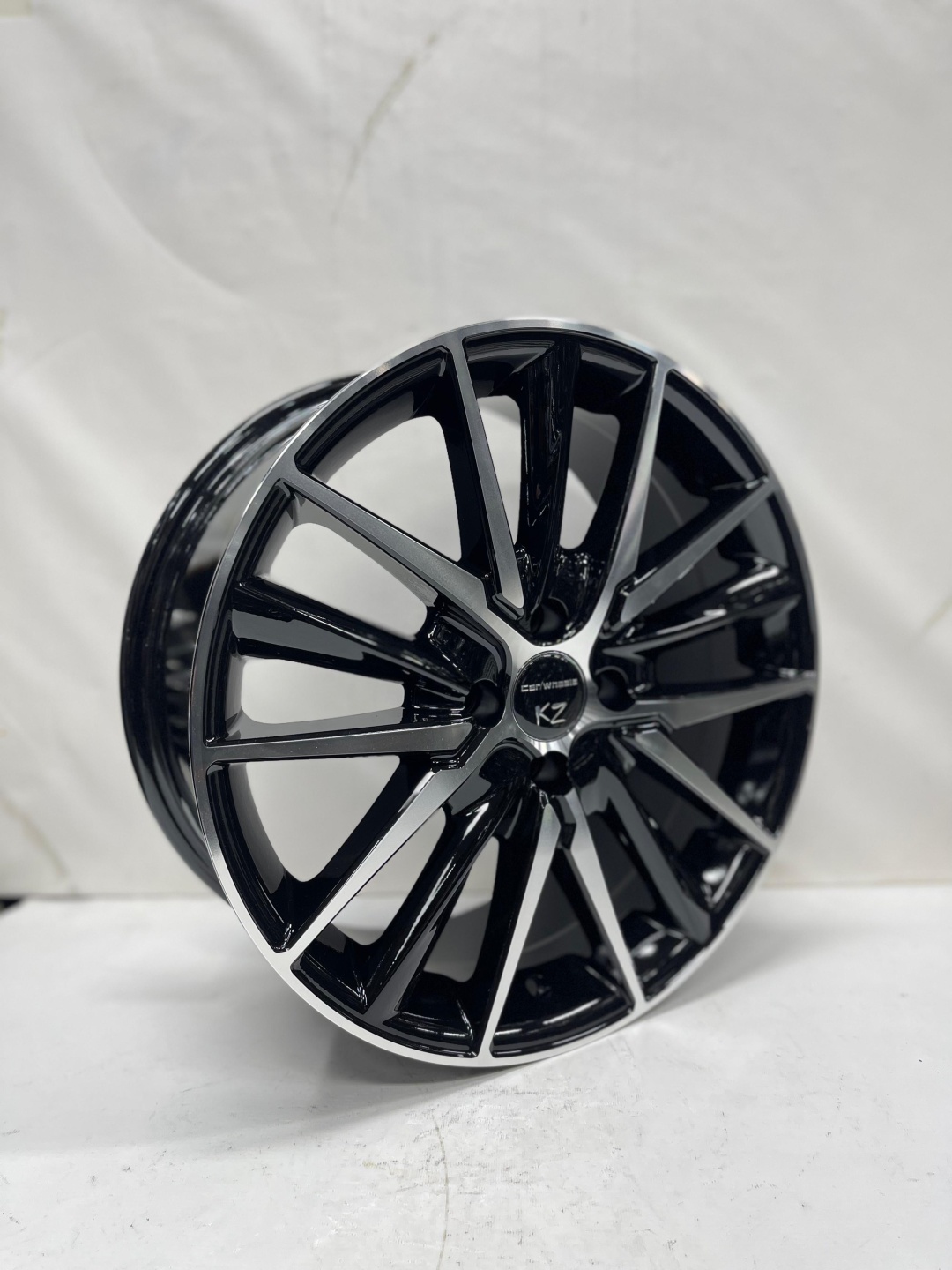 RNO 494 7x17/4x100 D67.1 ET38 серебристый, черный