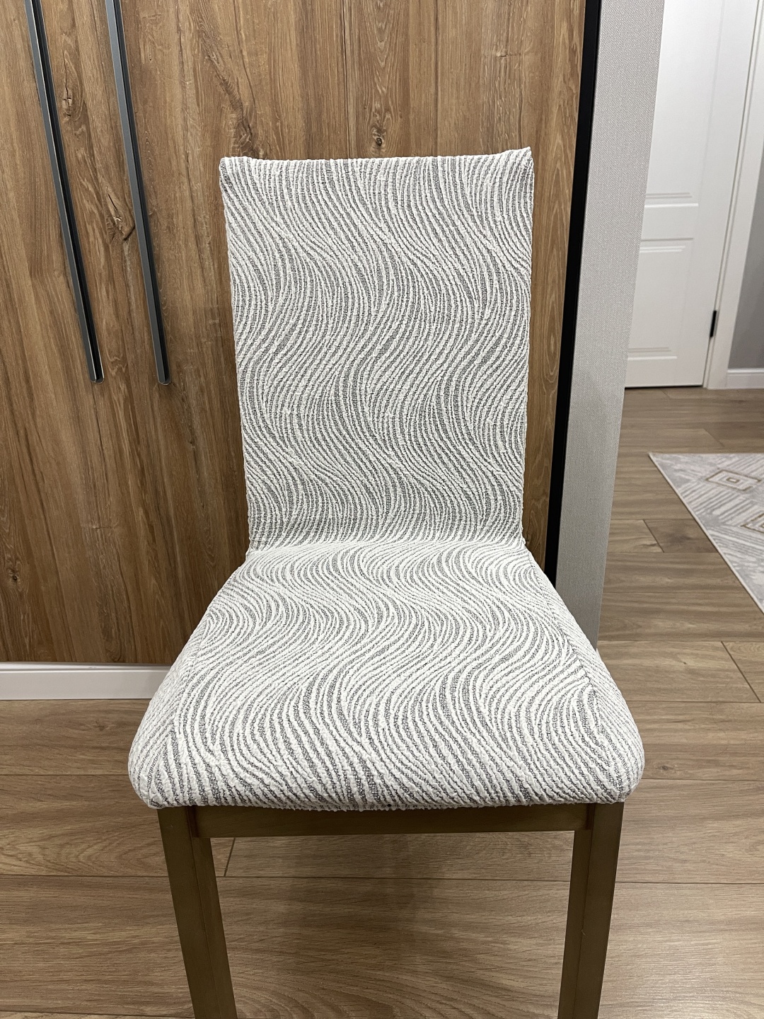 Home Collection чехол для стула 555424 белый, серый высота спинки до 60 см; ширина 45+5 см ; глубина 55+5 см