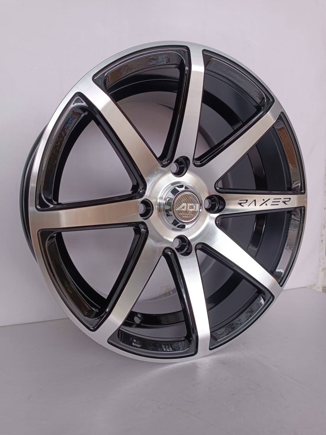 HP Wheels 3733 7x15/4x114.3 D67.1 ET35 серебристый, черный