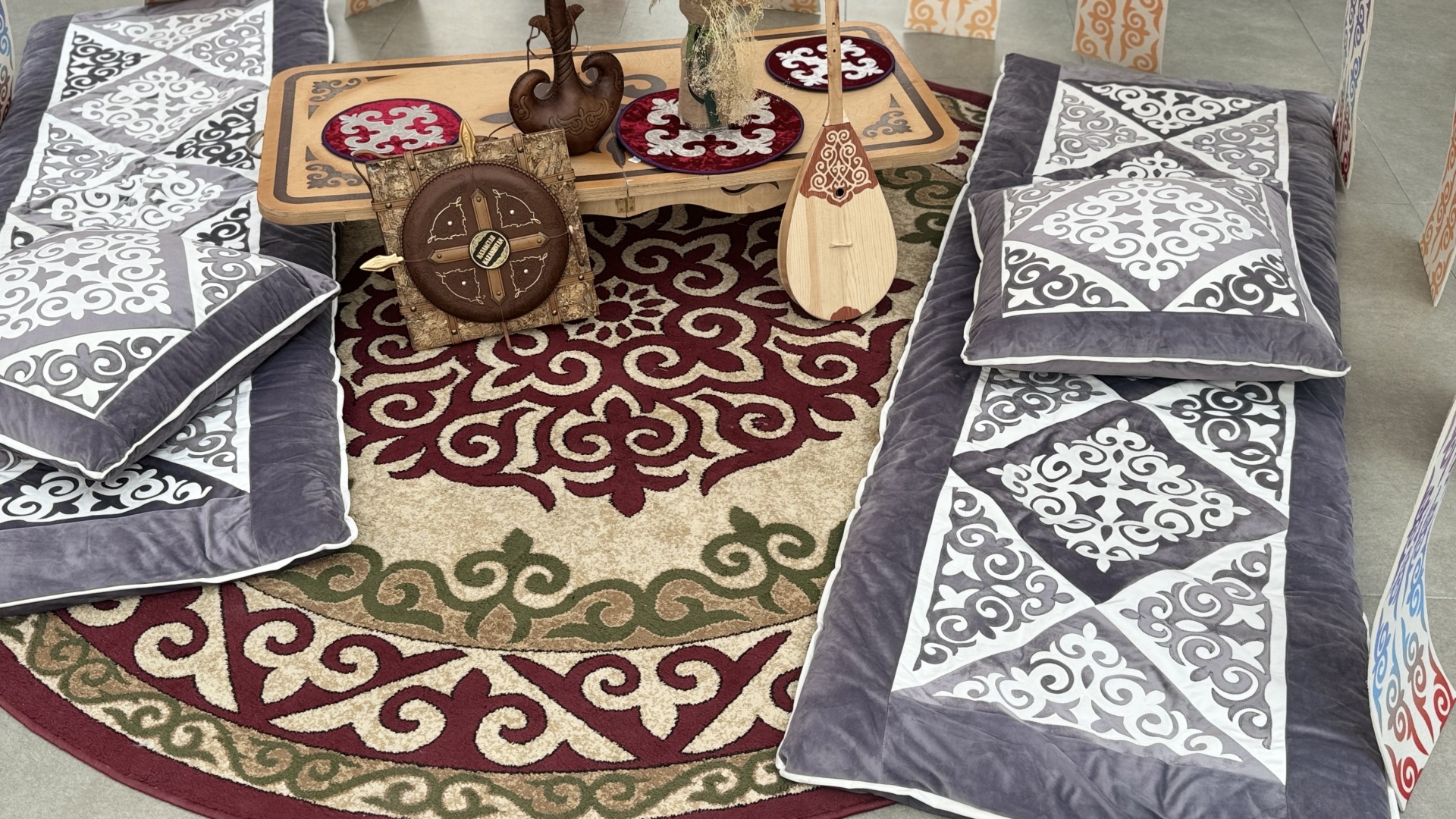 Комплект корпе с подушками 220x80 см, вата, серый