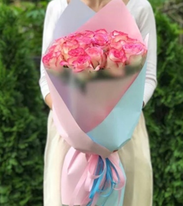 Monroe flowers моно-букет в оформлении роза 25 шт 50 см