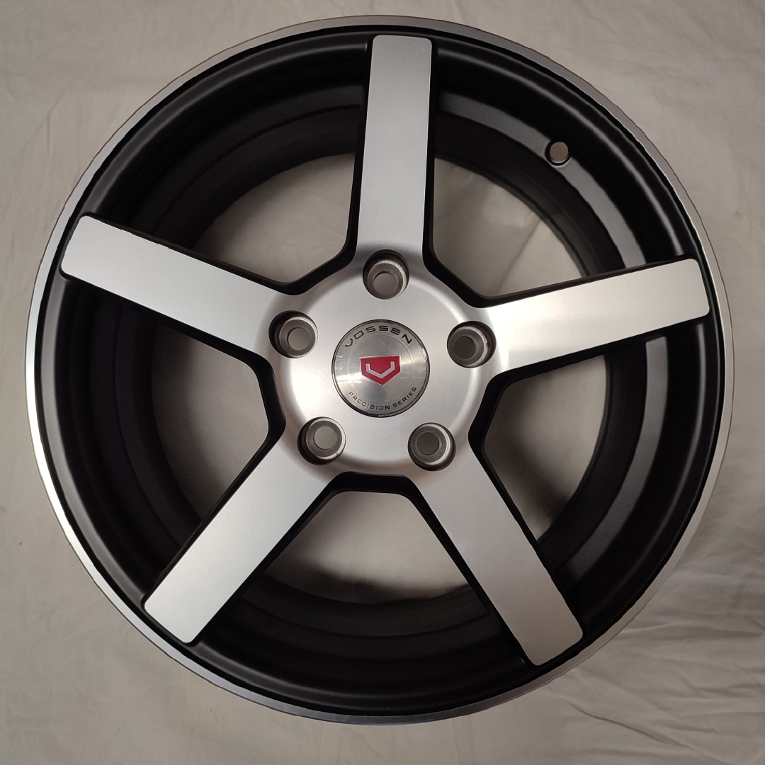 Vossen CV3 6.5x15/5x114.3 D67.1 ET35 черный, серебристый