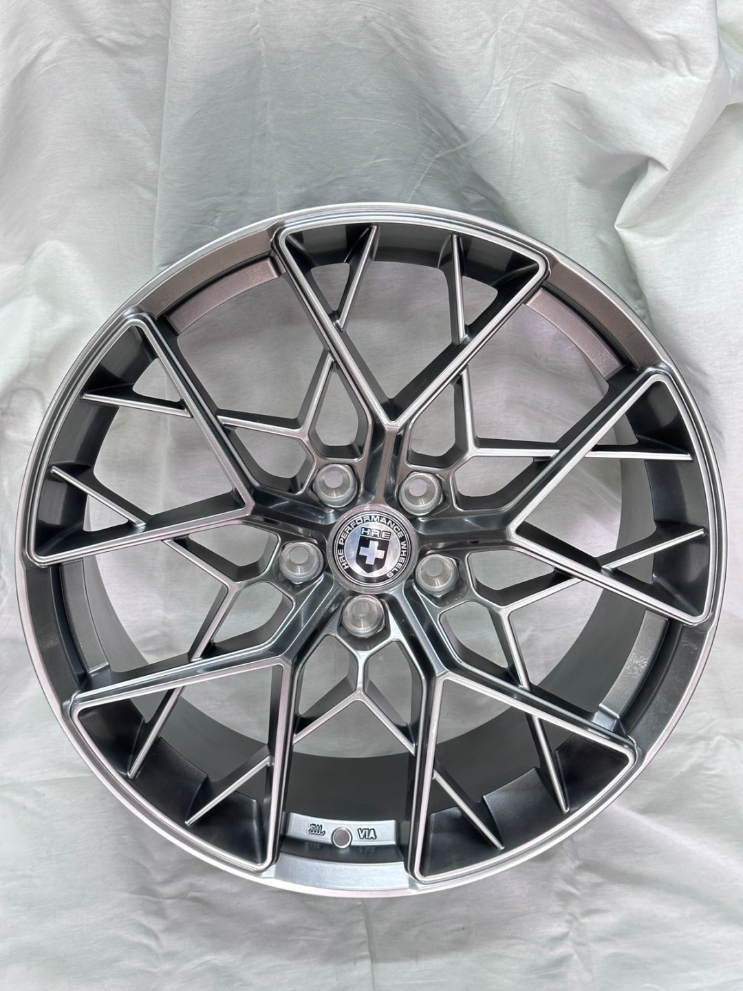 Replica HY675H 8.5x19/5x114.3 D73.1 ET38 графит