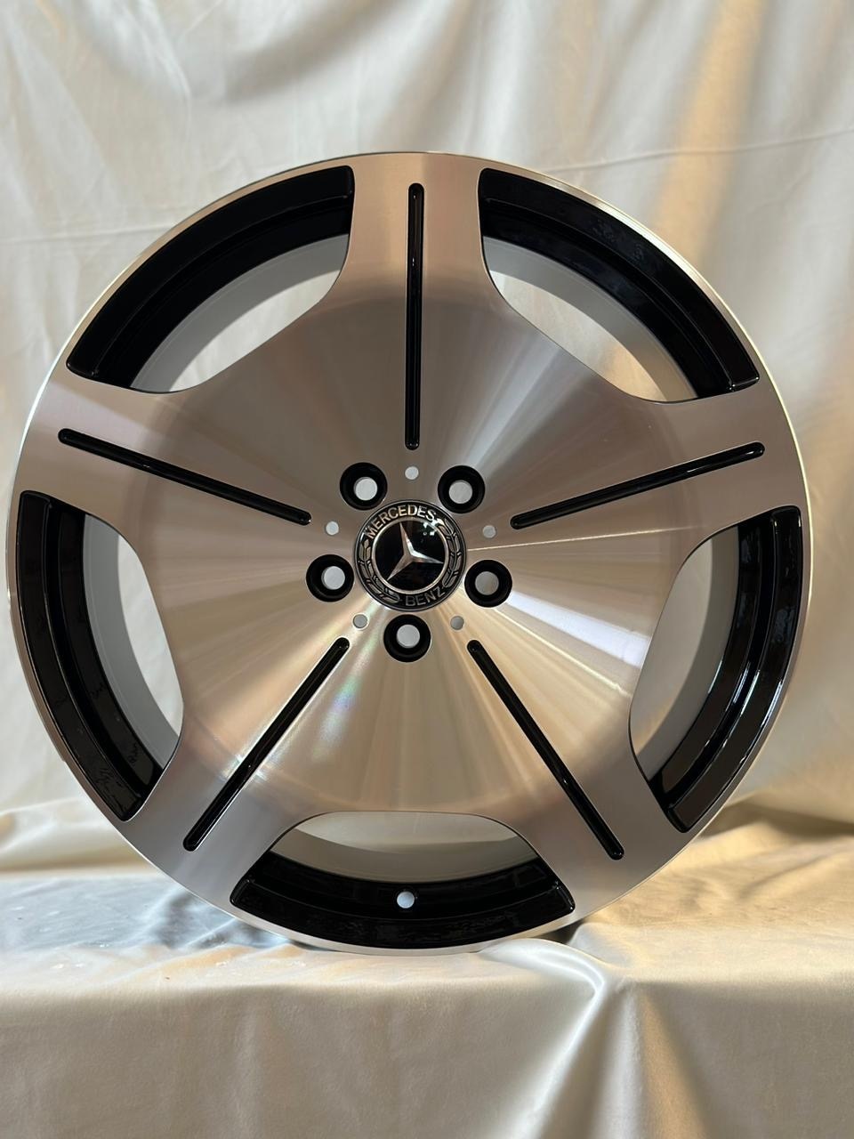 RNO Rno 035 7.5x17/5x112 D66.6 ET35 4 диска черный, серебристый