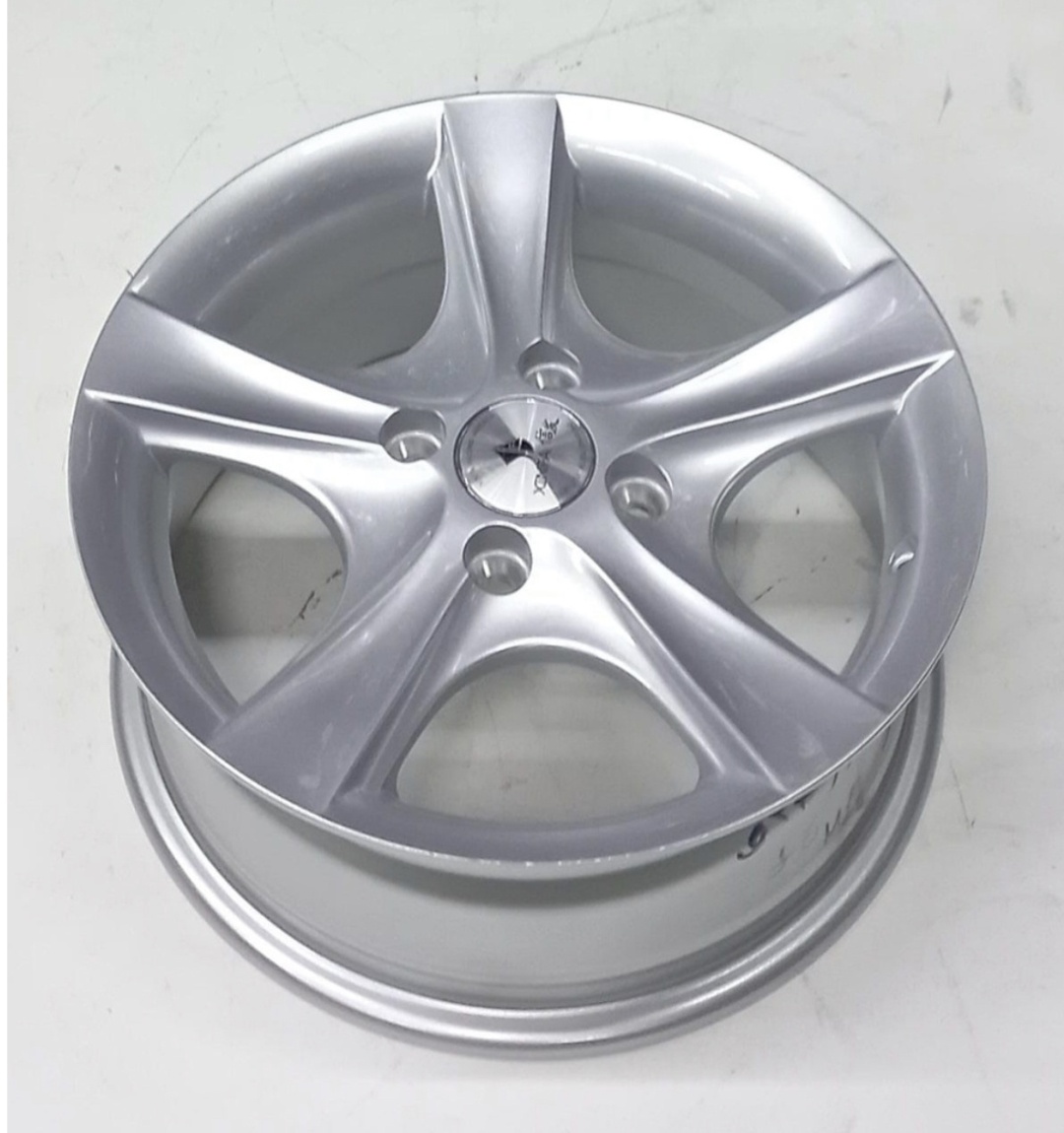 ACQ AT37 6x14/4x100 D67.1 ET35 серебристый