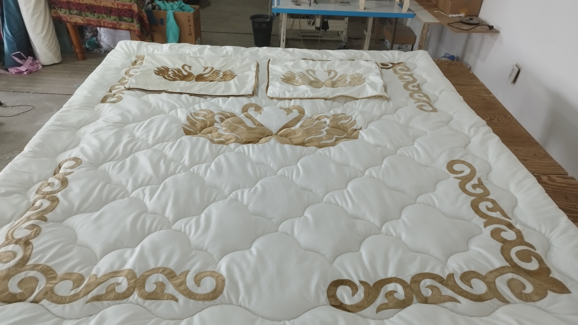 Комплект корпе с подушками 220x195 см, вата, белый, золотистый