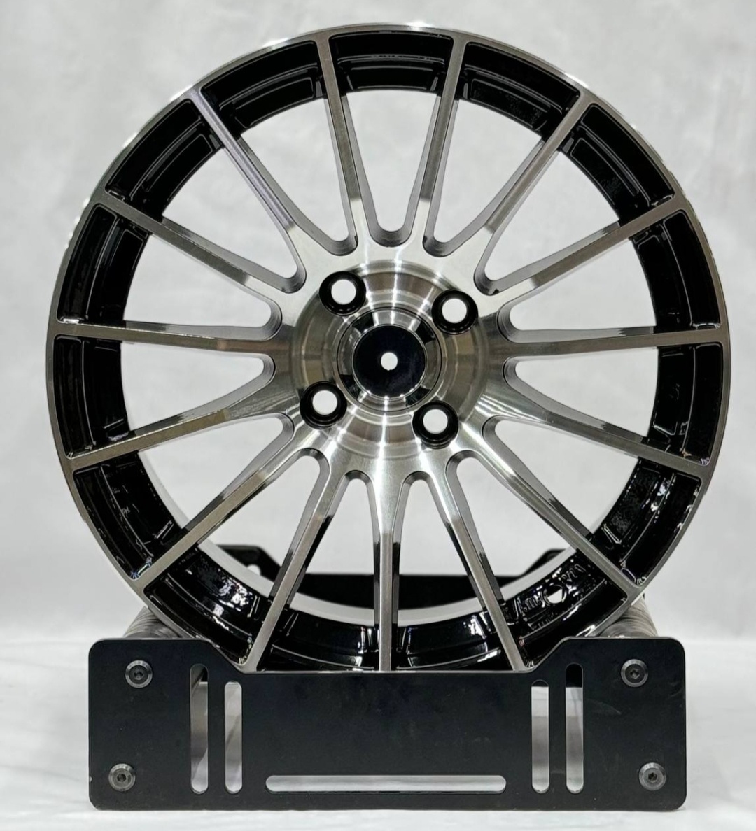 DRS 00001 7x15/4x100 D67.1 ET35 4 диска черный, серебристый