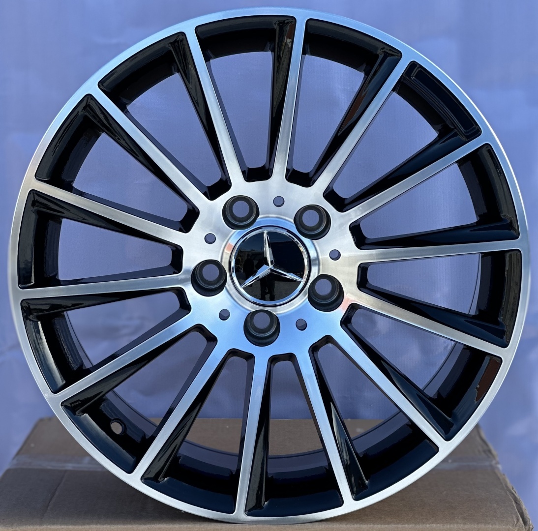RNO 836 8x17/5x112 D66.6 ET35 серебристый, черный
