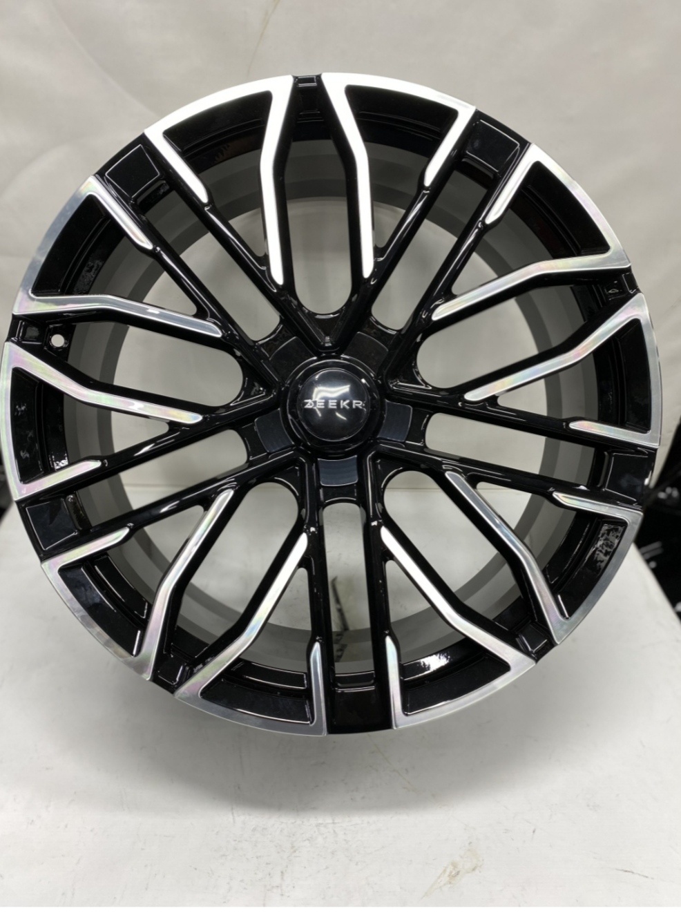 TT Zeekr 223 9.5x22/5x108 D63.4 ET35 4 диска черный, серебристый