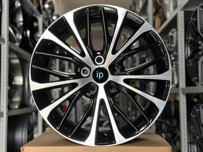 Toyota ip-0395 8x18/5x114.3 D60.1 ET50 черный