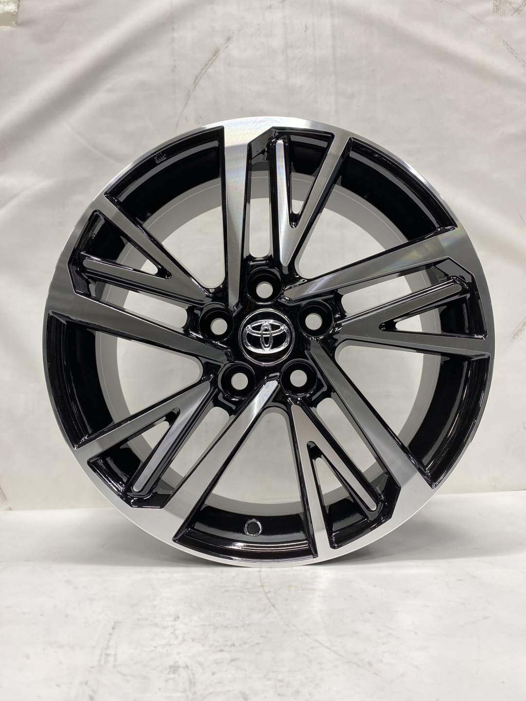 RNO XH3951 7x17/5x114.3 D60.1 ET40 4 диска черный, серый