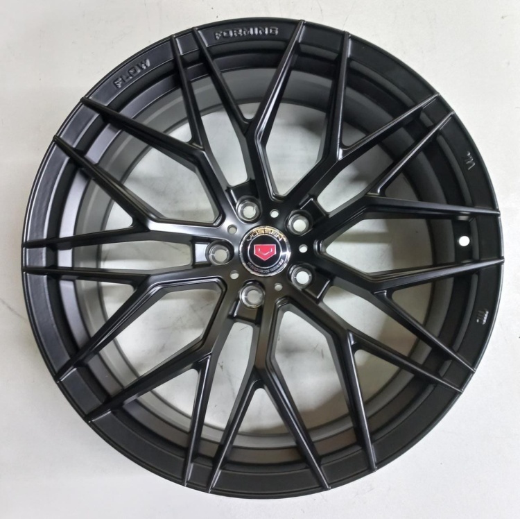Vorsteiner 212 8.5x19/5x108 D73.1 ET35 черный, серебристый
