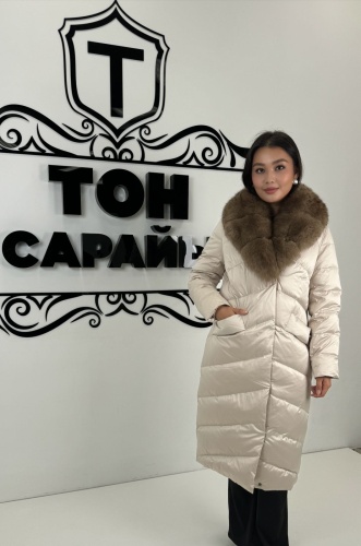 Пуховик бежевый