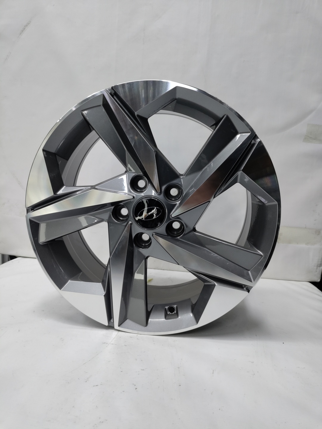 LKN Lkn1012 7.5x17/5x114.3 D67.1 ET50 графит, серебристый